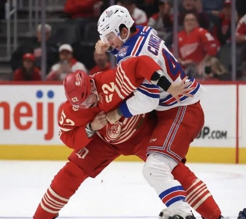 Bitka Jaroslava Chmelaře; Foto: New York Post, převzato z www.hcbilitygri.cz